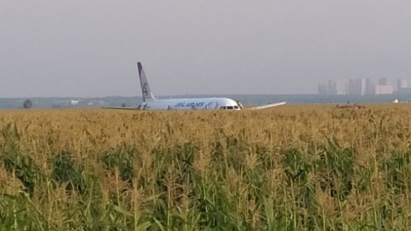 Авария самолета в Подмосковье: спасенные пассажиры жалуются, потому что им не вернули багаж
