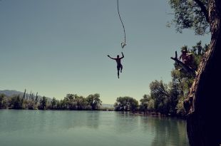 В Соль-Илецке подросток сломал шейный позвонок во время прыжка в воду