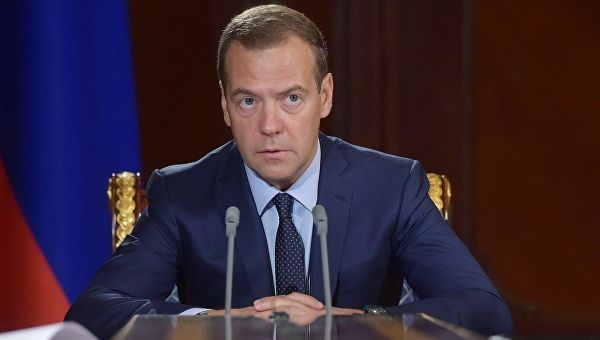 Медведев призвал «не сдавать позиции» в космосе