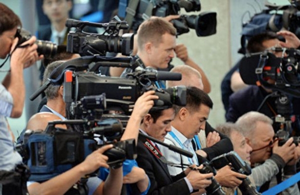 Итальянские журналисты устроили потасовку из-за Путина