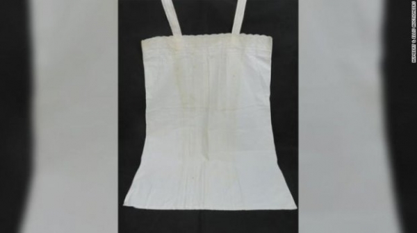 Нижнее белье жены Гитлера продали на аукционе за немалую сумму: фото раритетного комплекта