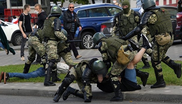 Кремль осудил жестокость белорусских силовиков