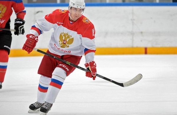 Песков допустил участие Путина в хоккейном матче