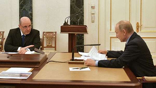 Путин рассказал о работе за полночь с Мишустиным