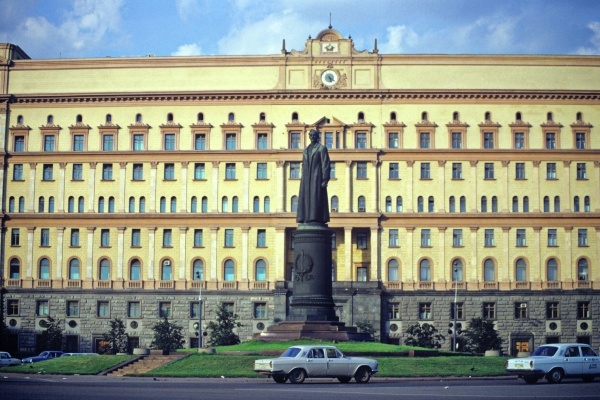В КПРФ выступили за возвращение памятника Дзержинскому на Лубянку