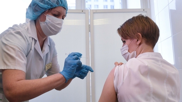Власти Москвы ответили на распространенные вопросы о вакцинации от COVID