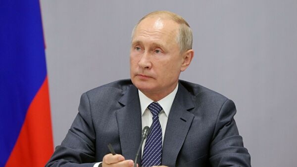 Путин по предложению ЕР поручил удвоить выплаты медикам за борьбу с коронавирусом