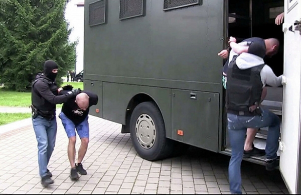 Операцию по задержанию 33 россиян в Минске организовал Порошенко