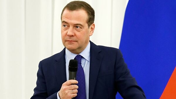 Медведев стал автором нового мема про «разнотык»