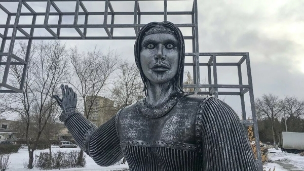 Жириновский повесил фото скульптуры Аленки в своем кабинете