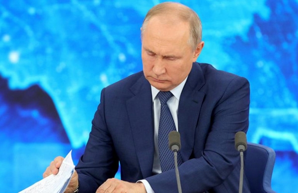 Путин выступил в роли терапевта и защитника