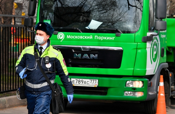 В Москве оставят бесплатную парковку для медиков после Нового года