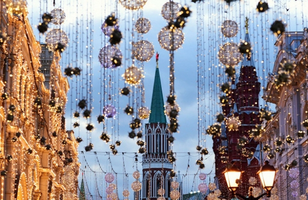 Власти Москвы разрешили прогулки по улицам в новогоднюю ночь