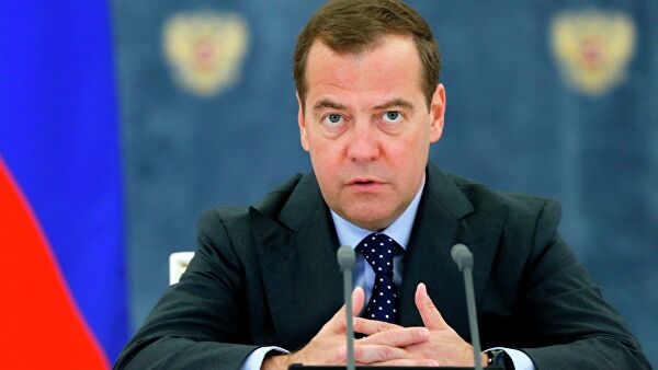 Медведев предложил подумать о вакцинации волонтеров