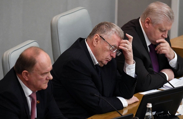 Зюганов заявил о нежелании объединять партии с Жириновским