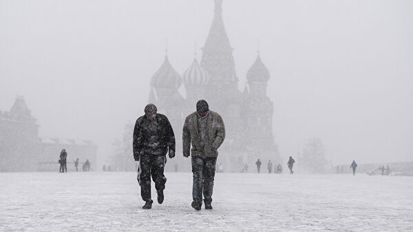 Синоптики предупредили о метели и гололеде в Москве в четверг