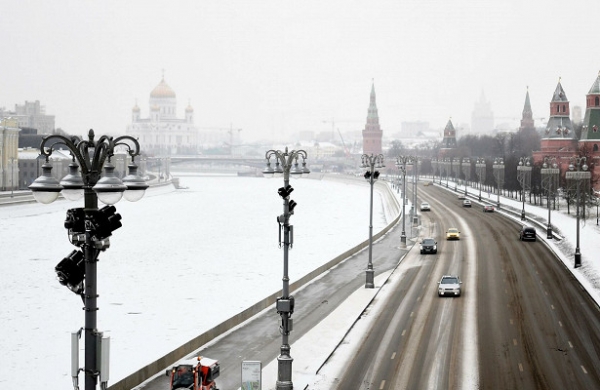 Жителям Москвы пообещали похолодание и гололедицу