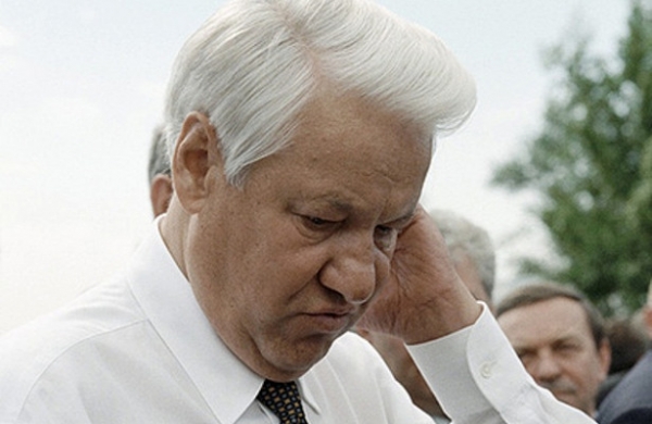 Ястржембский рассказал, как Ельцин макал горящее полено в суп