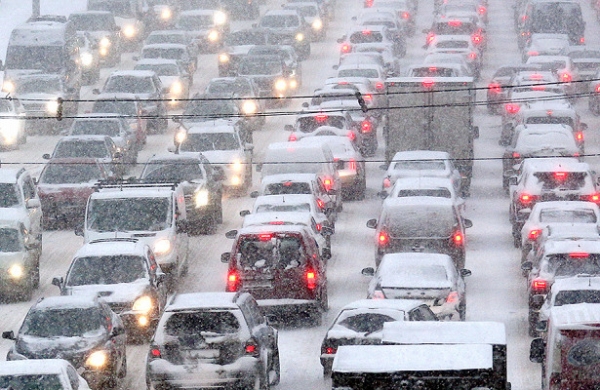 В Москве из-за снегопада образовались 8-балльные пробки