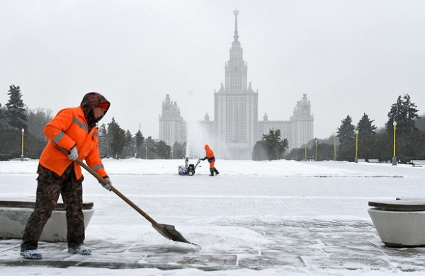 Коммунальные службы Москвы мобилизовали из-за снегопада
