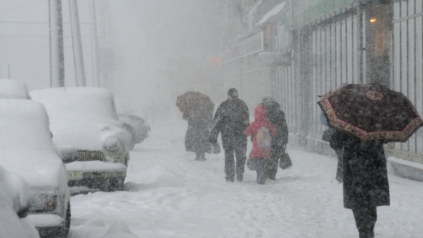 Водителей призвали к осторожности из-за снегопада в Москве