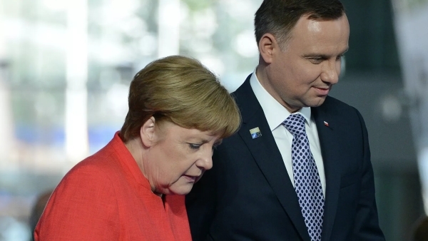 Меркель подвергла критике высылку дипломатов Россией