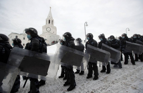 Госдума повысила штрафы за неповиновение силовикам на митингах