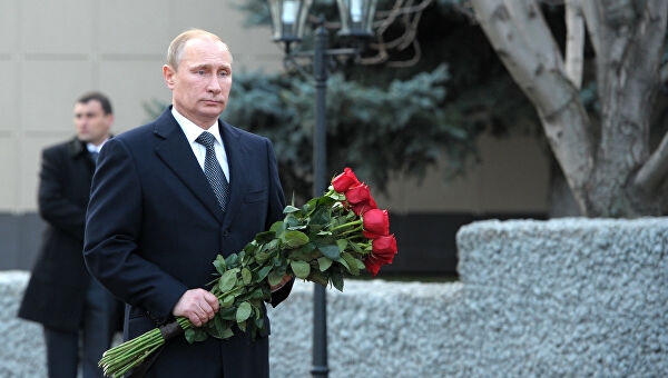 Путин возложит цветы к могиле Ельцина