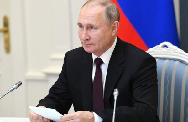 Путин поручил принять закон о защите россиян с кредитами