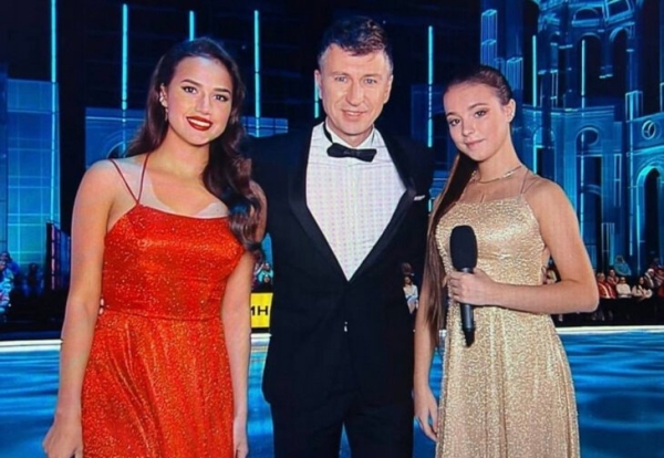 Щербакова – теперь ведущая: вместо Гран-при – «Ледниковый период», золотое платье и интервью с Медведевой