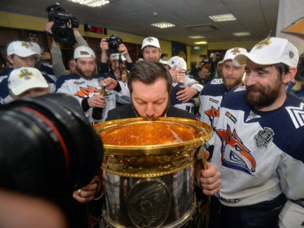 Новый русский тренер в НХЛ? Илья Воробьев едет в «Ванкувер» – пока просто помочь