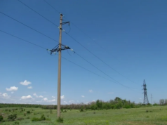 От чего зависит цена установки столбов электропередач: особенности и факторы