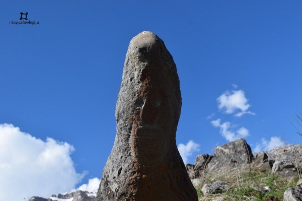 В горах Ингушетии нашли древние стелы с лицами приматов и людей