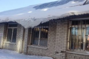 Житель Соль-Илецка получил травмы при падении с крыши