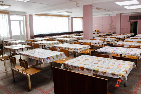 Директора школы в Соль-Илецке наказали за незаконный контракт
