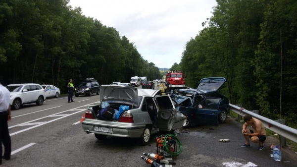Число жертв жесткой аварии в Краснодарском крае выросло до 5 человек. В больнице умер 7-летний мальчик